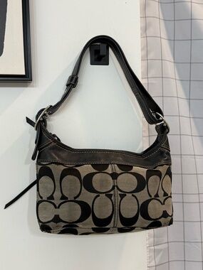 Vintage (2009) Coach Signature Canvas Leather Shoulder Bag- Black
